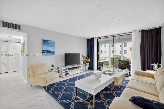 2801 Somerset Dr 205, Lauderdale Lakes, FL 33311