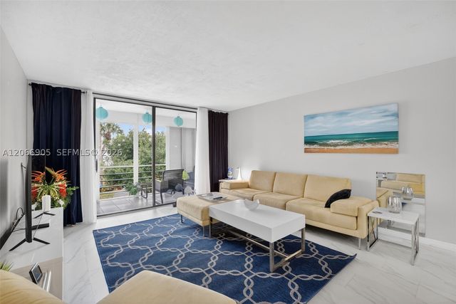 2801 Somerset Dr 205, Lauderdale Lakes, FL 33311