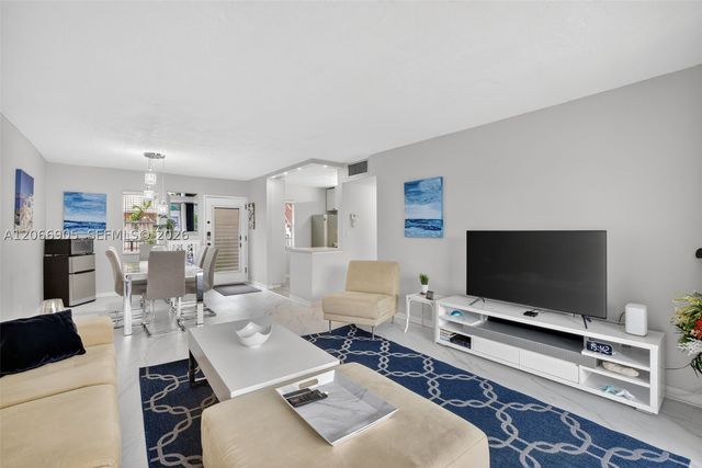 2801 Somerset Dr 205, Lauderdale Lakes, FL 33311