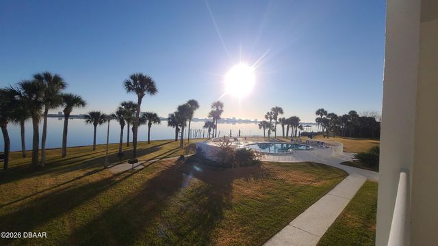 3131 S Ridgewood Ave Apt 203, South Daytona, FL 32119