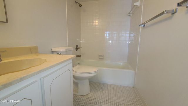 3131 S Ridgewood Ave Apt 203, South Daytona, FL 32119