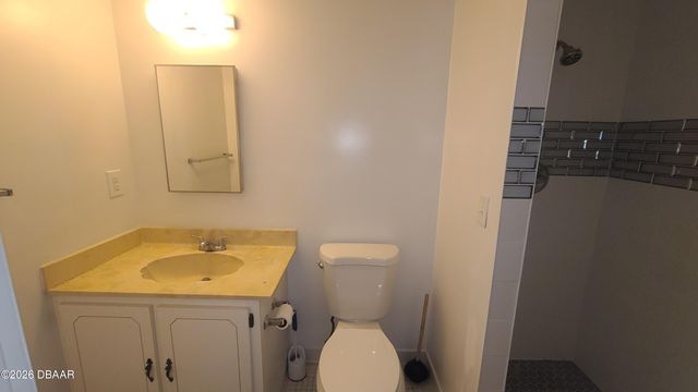 3131 S Ridgewood Ave Apt 203, South Daytona, FL 32119