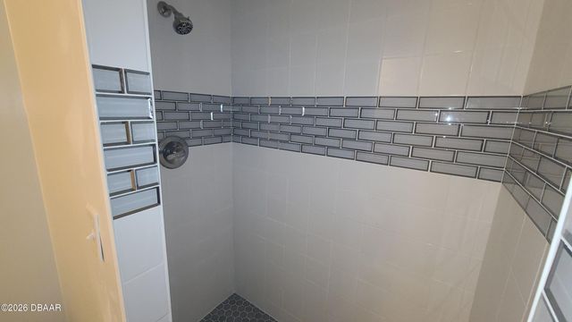 3131 S Ridgewood Ave Apt 203, South Daytona, FL 32119