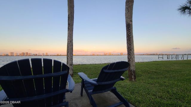 3131 S Ridgewood Ave Apt 203, South Daytona, FL 32119