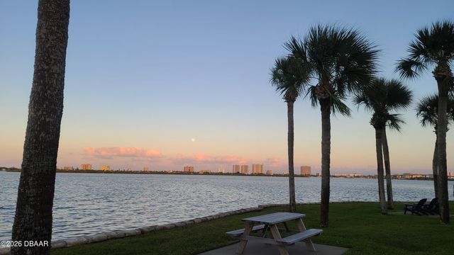 3131 S Ridgewood Ave Apt 203, South Daytona, FL 32119