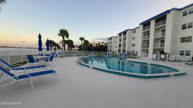 3131 S Ridgewood Ave Apt 203, South Daytona, FL 32119