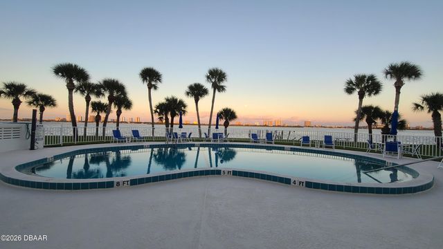 3131 S Ridgewood Ave Apt 203, South Daytona, FL 32119