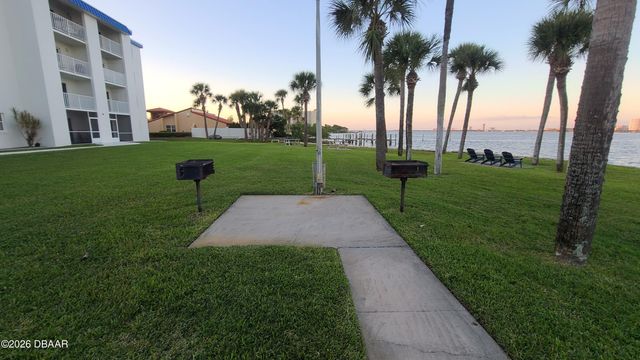 3131 S Ridgewood Ave Apt 203, South Daytona, FL 32119