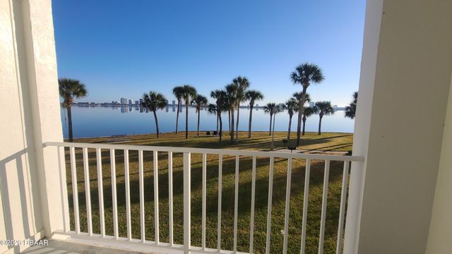 3131 S Ridgewood Ave Apt 203, South Daytona, FL 32119