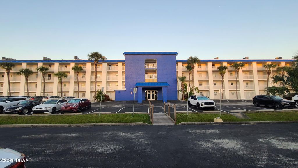 3131 S Ridgewood Ave Apt 203, South Daytona, FL 32119