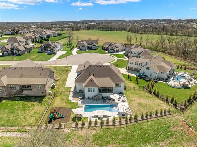 1032 Abbey Road Way, Spring Hill, TN 37174