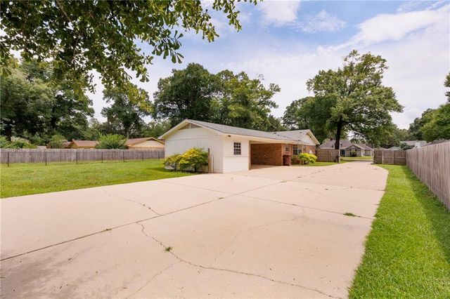 567 Vaughn Drive S, Satsuma, AL 36572