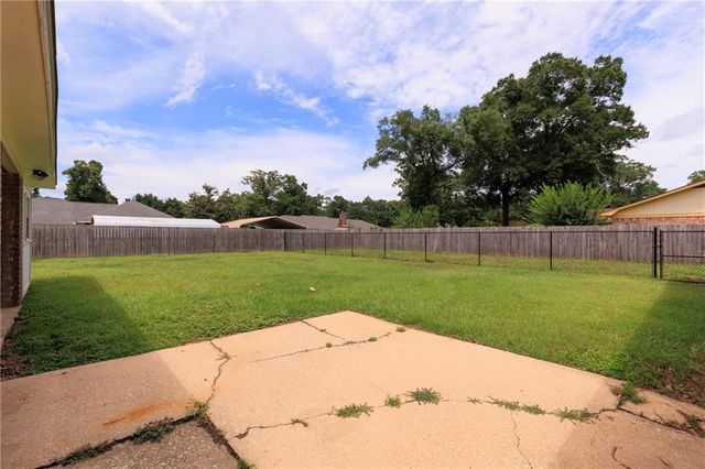 567 Vaughn Drive S, Satsuma, AL 36572