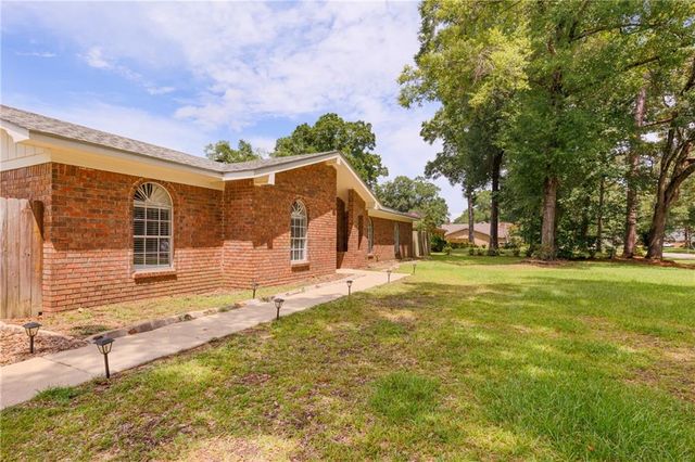 567 Vaughn Drive S, Satsuma, AL 36572