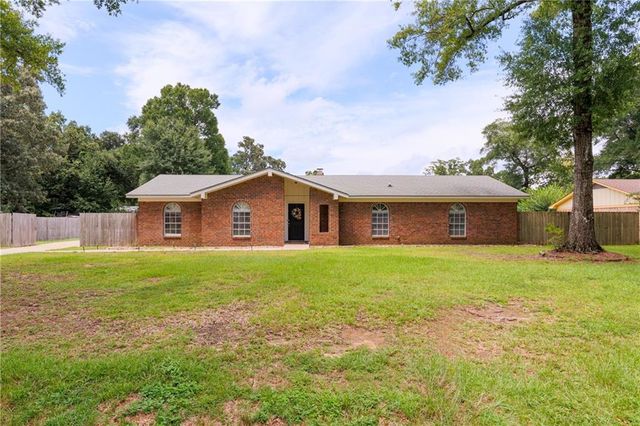567 Vaughn Drive S, Satsuma, AL 36572