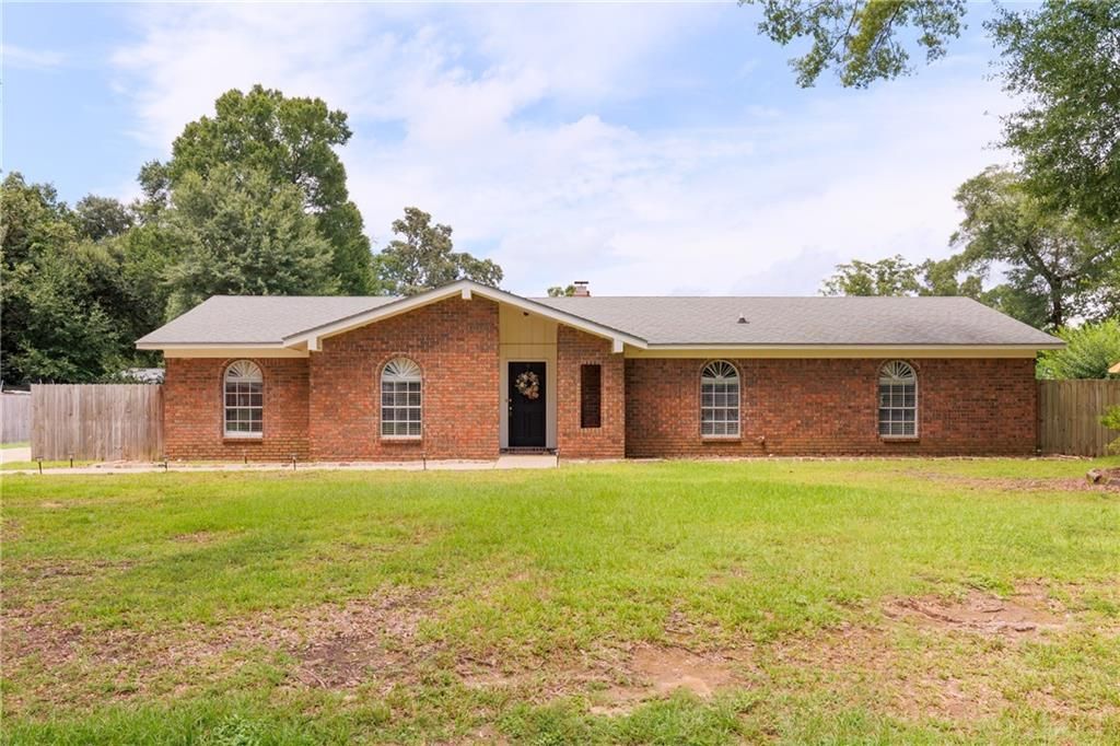 567 Vaughn Drive S, Satsuma, AL 36572