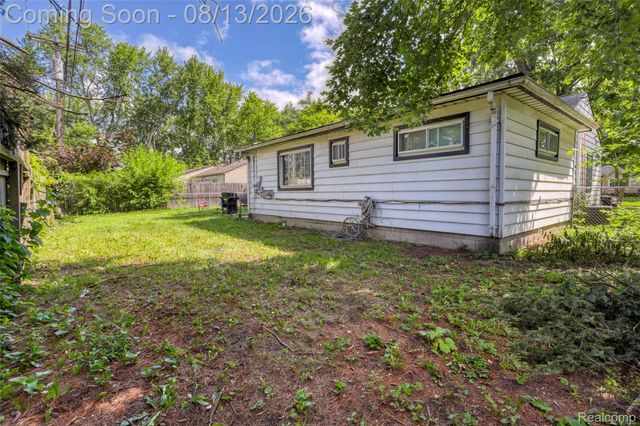 5850 DANIELS Street, Taylor, MI 48180