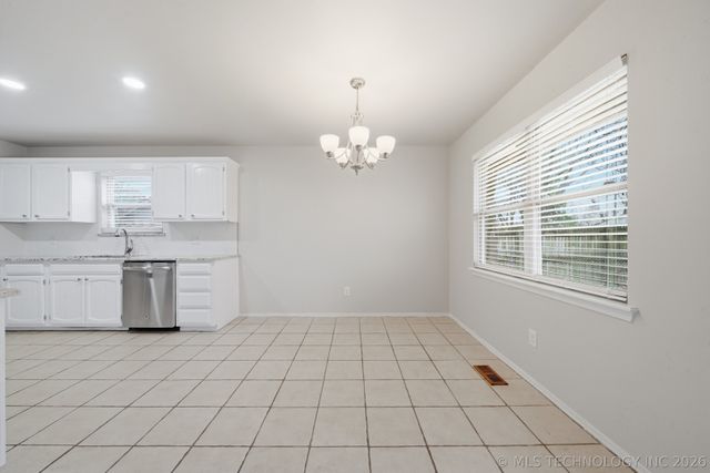 117 W Timberlane Court, Broken Arrow, OK 74011