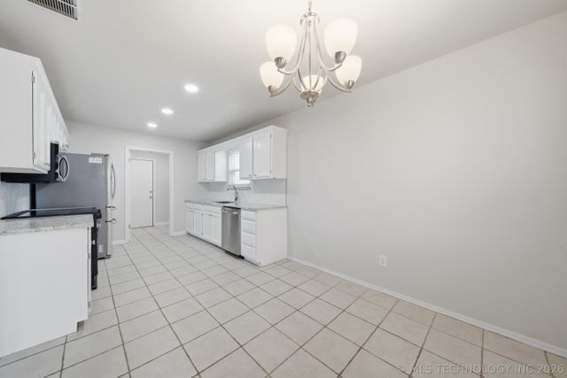 117 W Timberlane Court, Broken Arrow, OK 74011