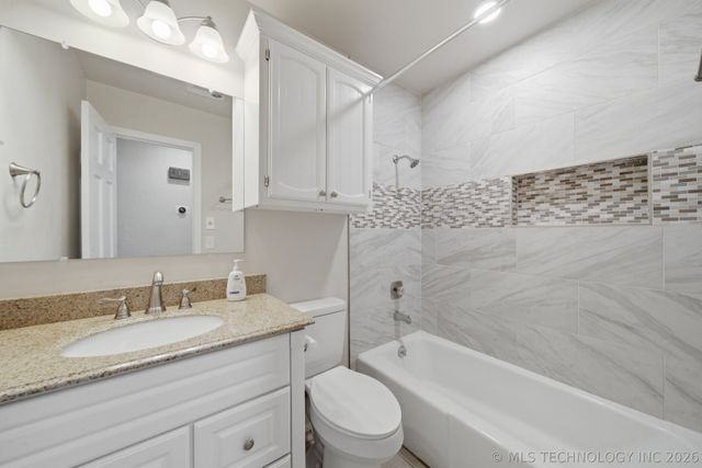 117 W Timberlane Court, Broken Arrow, OK 74011