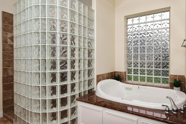 7916 Wooded Way Drive, Spring, TX 77389