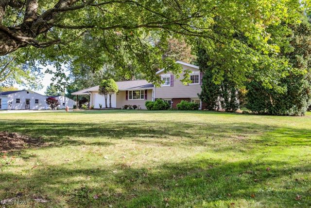 4852 Lovers Lane, Ravenna, OH 44266