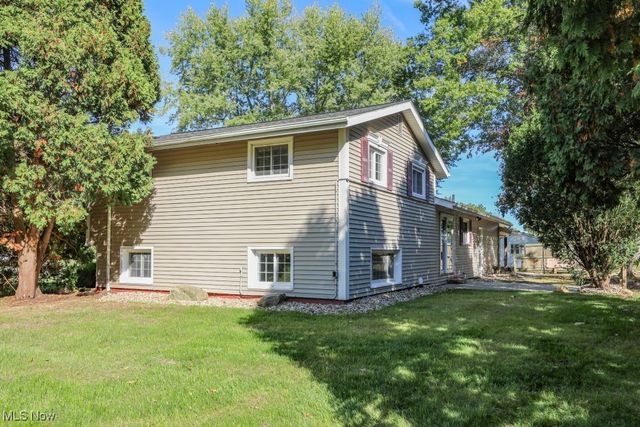 4852 Lovers Lane, Ravenna, OH 44266