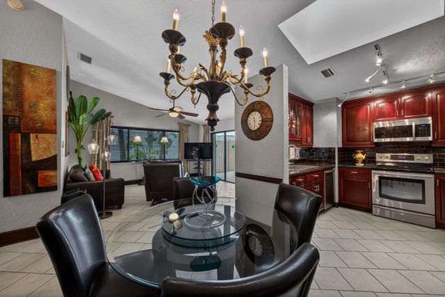 3068 S Oakland Forest Drive 806, Oakland Park, FL 33309