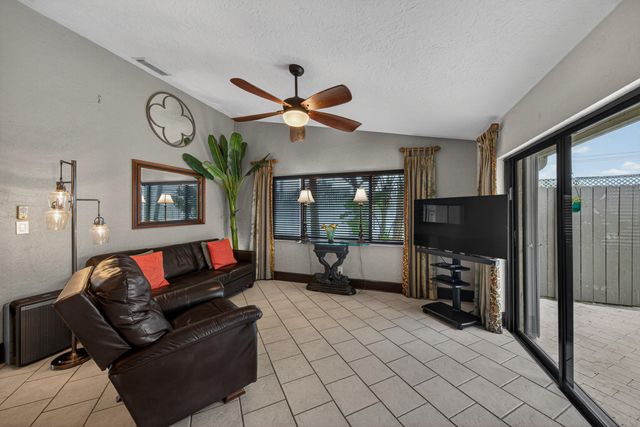 3068 S Oakland Forest Drive 806, Oakland Park, FL 33309