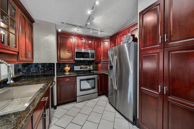 3068 S Oakland Forest Drive 806, Oakland Park, FL 33309