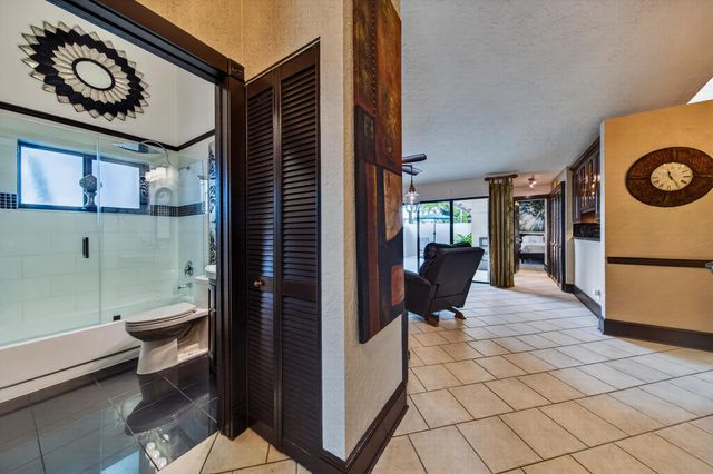 3068 S Oakland Forest Drive 806, Oakland Park, FL 33309