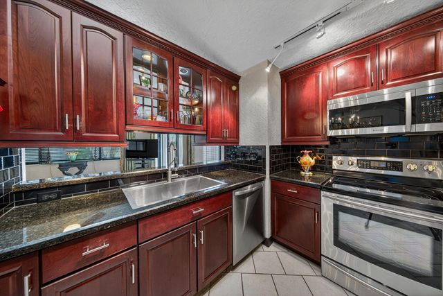 3068 S Oakland Forest Drive 806, Oakland Park, FL 33309