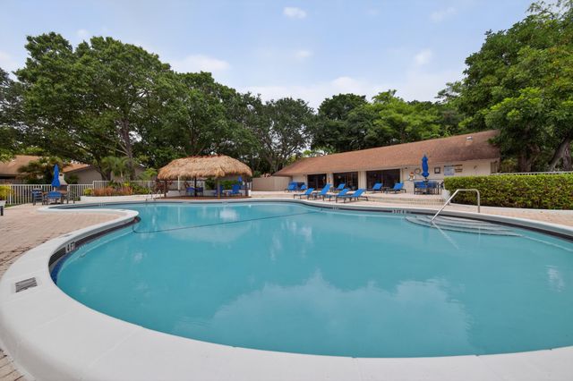 3068 S Oakland Forest Drive 806, Oakland Park, FL 33309