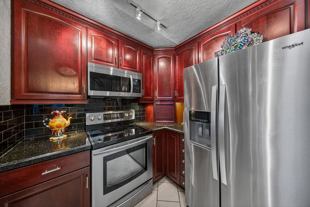 3068 S Oakland Forest Drive 806, Oakland Park, FL 33309