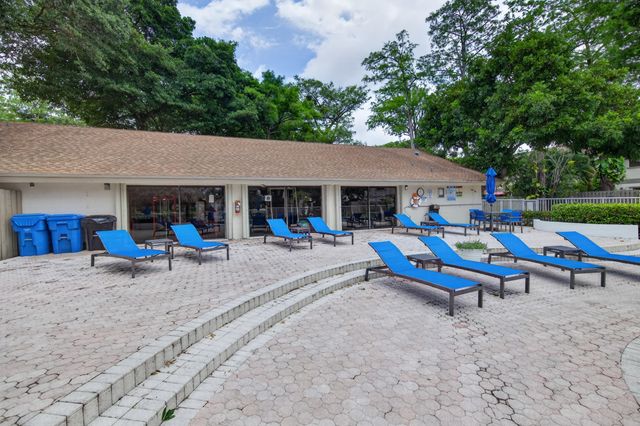 3068 S Oakland Forest Drive 806, Oakland Park, FL 33309