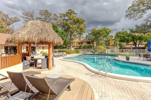 3068 S Oakland Forest Drive 806, Oakland Park, FL 33309