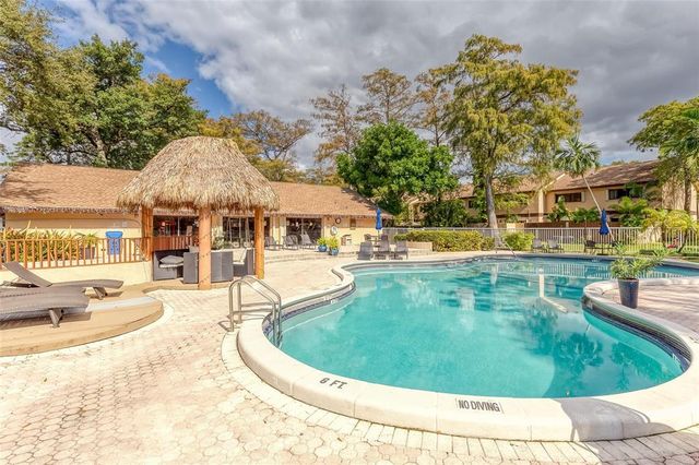 3068 S Oakland Forest Drive 806, Oakland Park, FL 33309