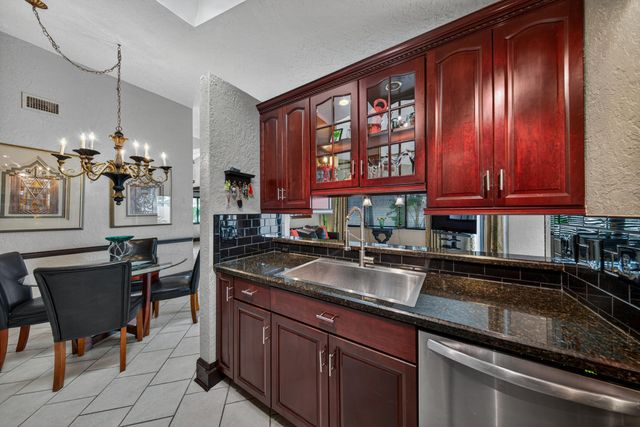 3068 S Oakland Forest Drive 806, Oakland Park, FL 33309