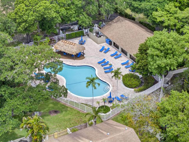 3068 S Oakland Forest Drive 806, Oakland Park, FL 33309