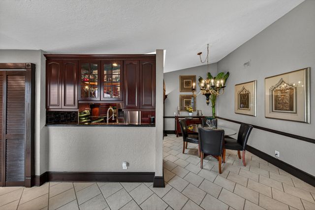 3068 S Oakland Forest Drive 806, Oakland Park, FL 33309
