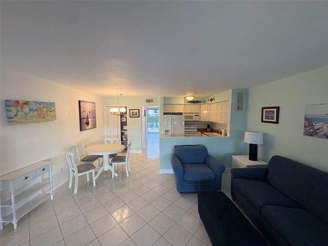 885 SE 19th Avenue 4, Deerfield Beach, FL 33441