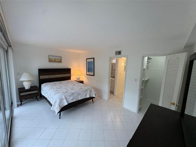 885 SE 19th Avenue 4, Deerfield Beach, FL 33441