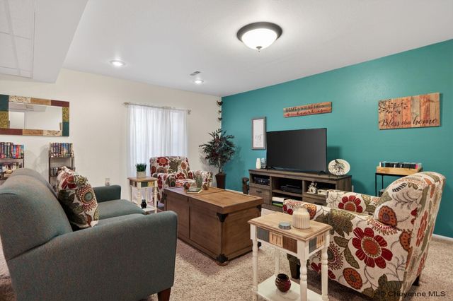 746 CIMARRON DR, Cheyenne, WY 82009