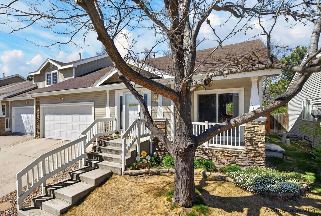 746 CIMARRON DR, Cheyenne, WY 82009