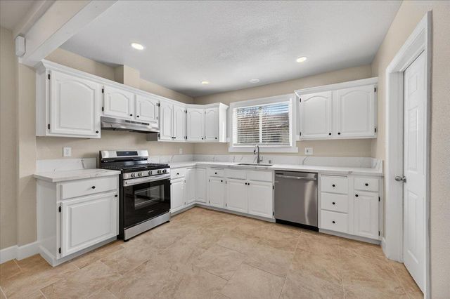 1146 E Cortland, Fresno, CA 93704