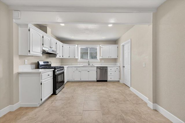 1146 E Cortland, Fresno, CA 93704