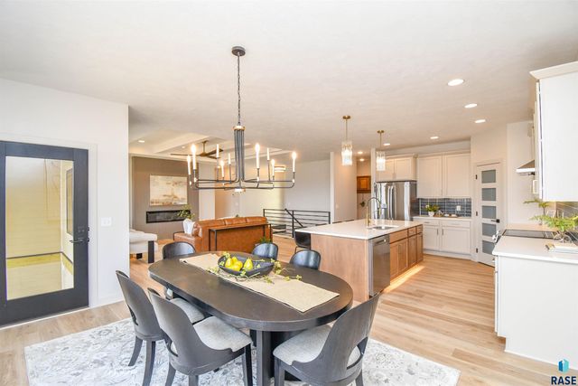 1612 N Notley Ct Court, Sioux Falls, SD 57110