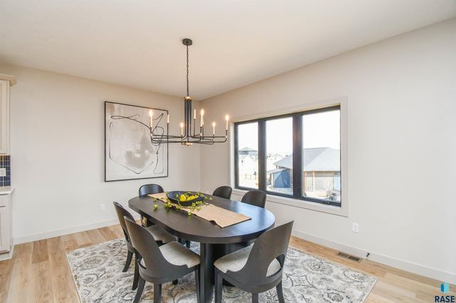 1612 N Notley Ct Court, Sioux Falls, SD 57110