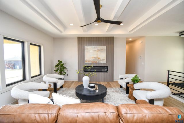 1612 N Notley Ct Court, Sioux Falls, SD 57110