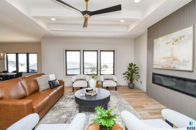 1612 N Notley Ct Court, Sioux Falls, SD 57110